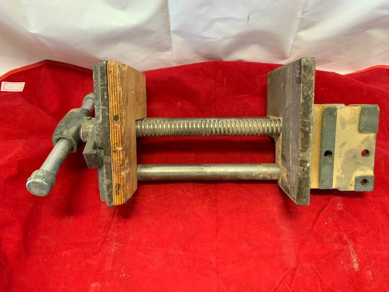 lot 14 image: Heavy Duty Wilton Vise