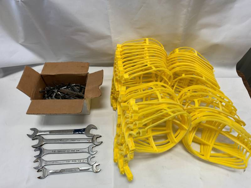 lot 17 image: Thorsen Craftsman Wrench Set, Hex Keys, 20 Light Guards