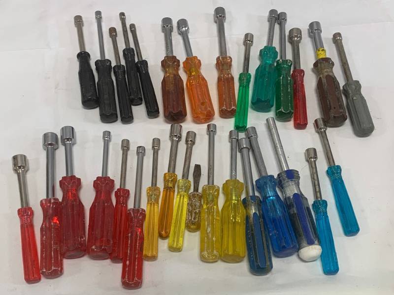 lot 19 image: Lot of 31 Nut Drivers