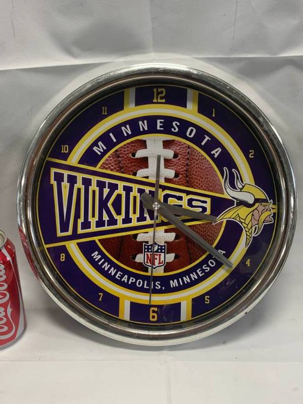 lot 56 image: Minnesota Vikings 11 34 Clock