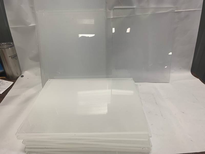 lot 61 image: Large Lot of Lucite Pieces