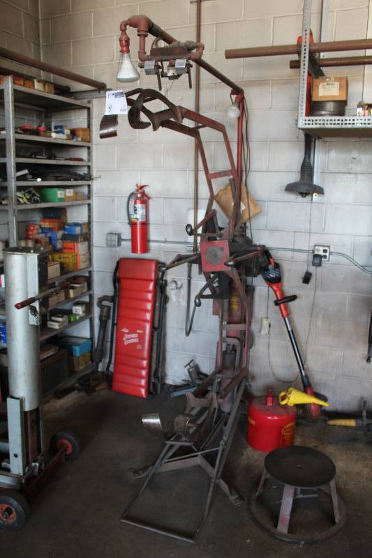 lot 9 image: Branick Air-Operated Tire Handling Equipment Tire Change Machine