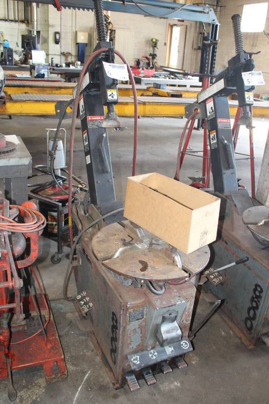 lot 6 image: FMC 8600 Tire Change Machine, Tire Change Tools
