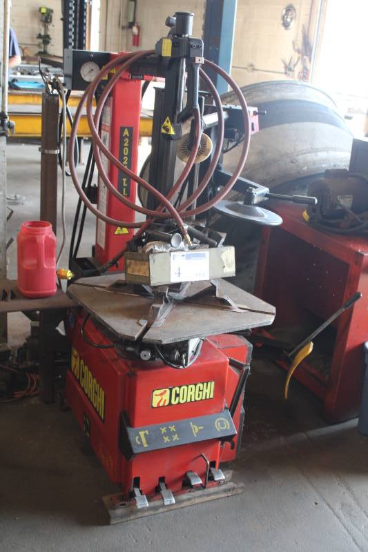 lot 4 image: Corghi A2024 Tire Change Machine