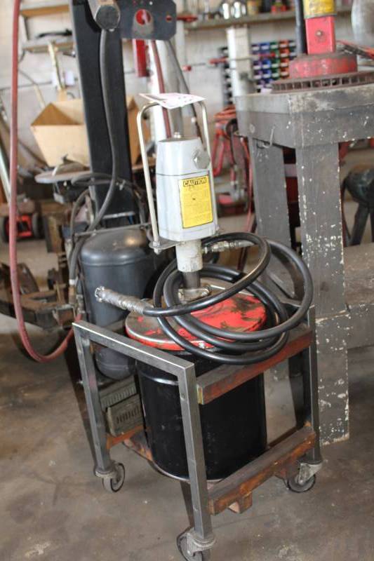 lot 33 image: Ingersoll-Rand Grease Gun Machine