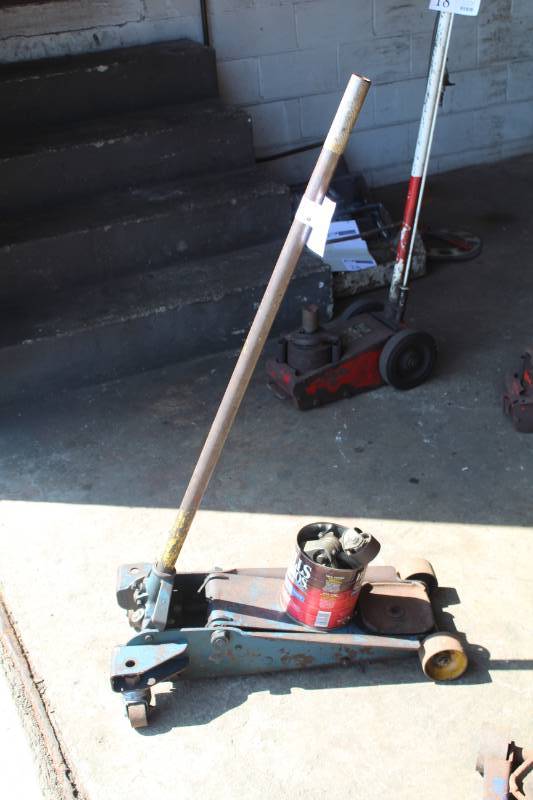 lot 27 image: Hydraulic Floor Jack, Spare Parts