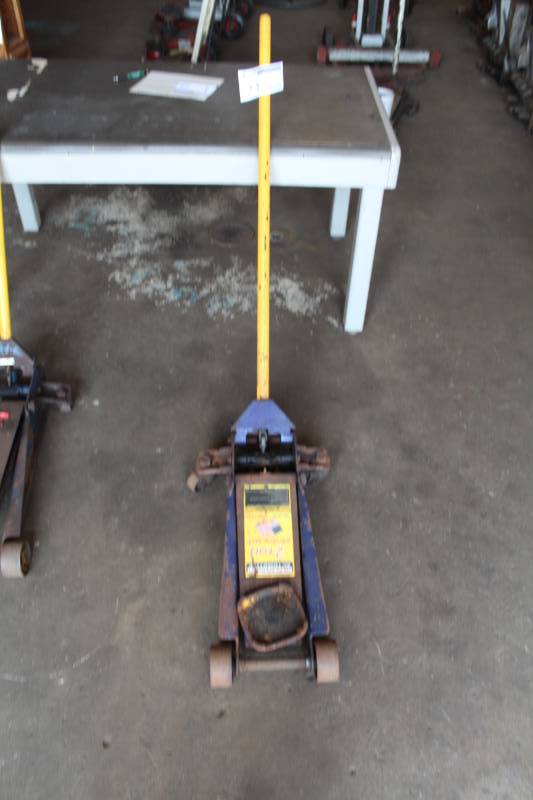lot 23 image: Hein-Warner Automotive 2-Ton Service Jack