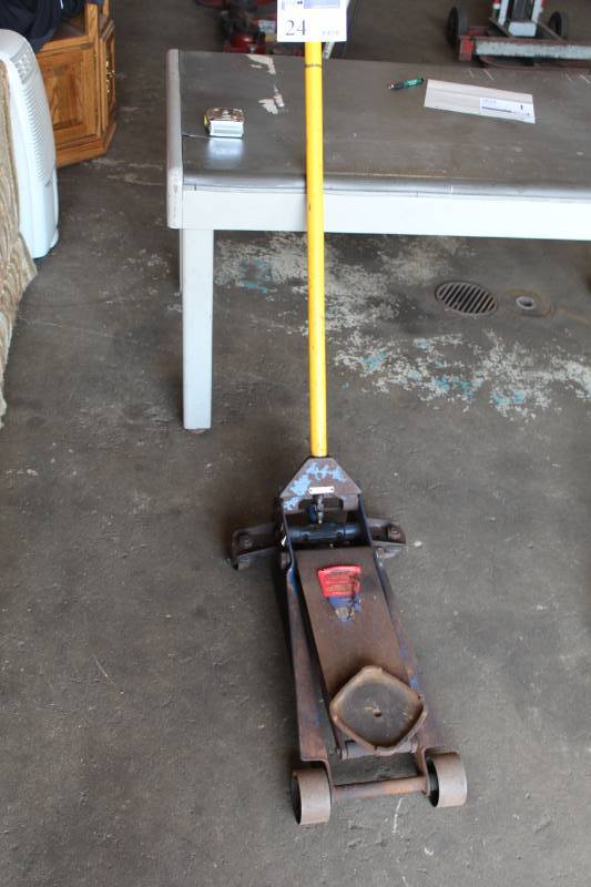 lot 24 image: Hydraulic Service Jack