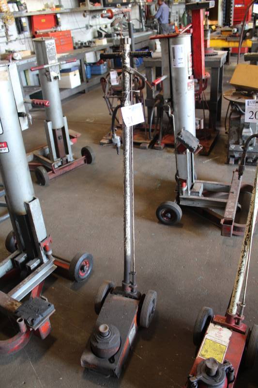 lot 21 image: Fleetline Professional 22-Ton Air Over Hydraulic Jack