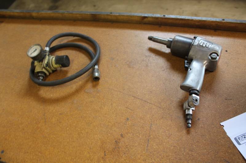 lot 70 image: Ingersoll-Rand 231 Impact Wrench, In-Line 300 PSI Pressure Gauge with Hose and Connections