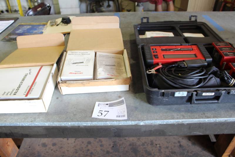 lot 57 image: Snap-On Scanner with Manuals, Case
