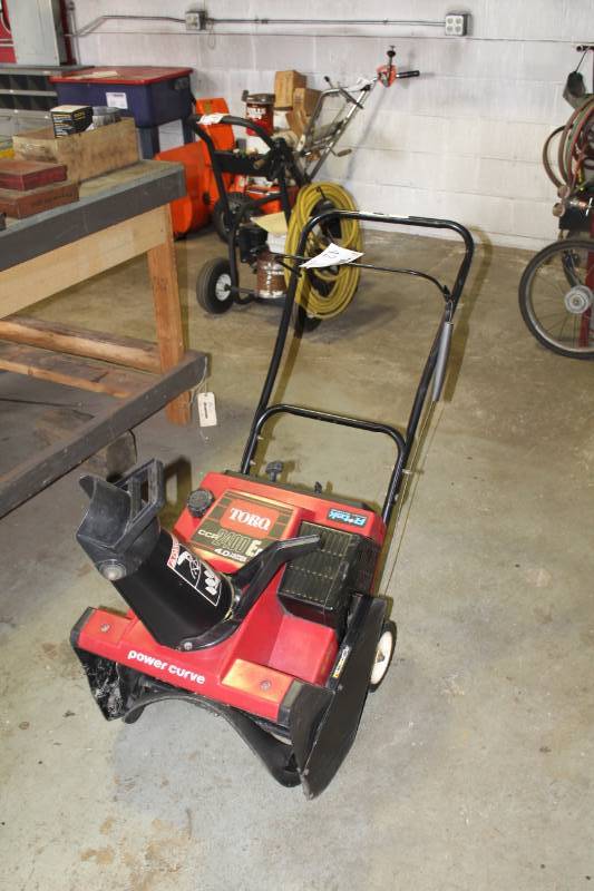 Toro Snowblower with Toro CCR 2400 E GTS 4.0 hp Motor South