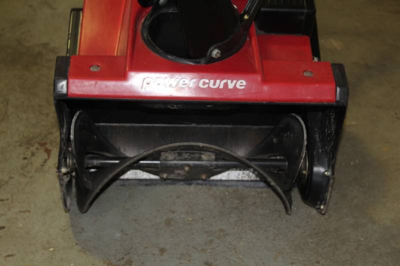 Toro Snowblower with Toro CCR 2400 E GTS 4.0 hp Motor South