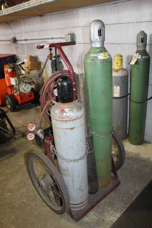 lot 45 image: Oxygen-Acetelyene Torch Tank Set