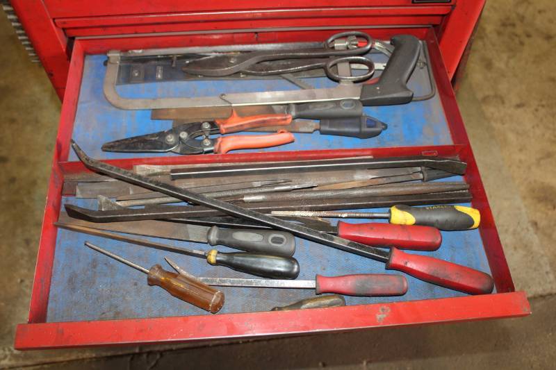 lot 87 image: Screwdrivers, Metal Files, Pry Bars, Wire Cutters, Hacksaw, And More