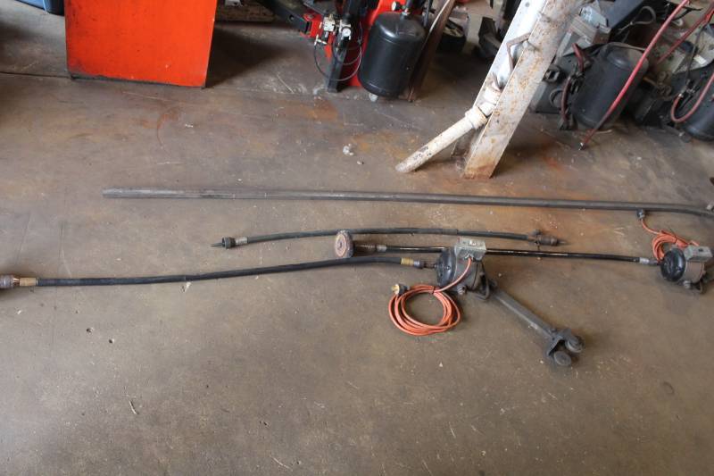 lot 40 image: Rolling Track Motor Buffers, Electric Flexible Cable Buffer