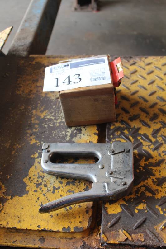 lot 143 image: Arrow Stapler, Staples