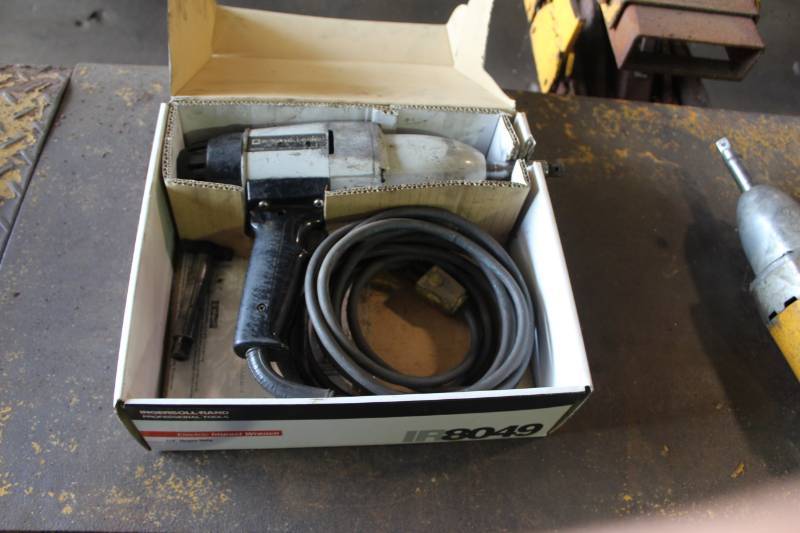 lot 140 image: Ingersoll-Rand 12in. Impact Tool