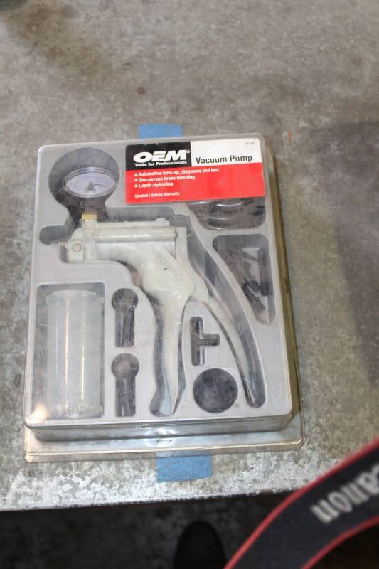 lot 121 image: OEM Tools Vacuum Pump