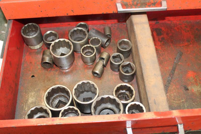 lot 148 image: Sockets