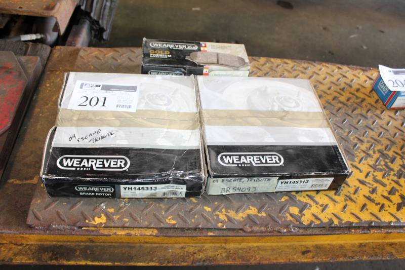 lot 201 image: 2004 Wearever Ford EscapeTribute Brake Pads and Rotors