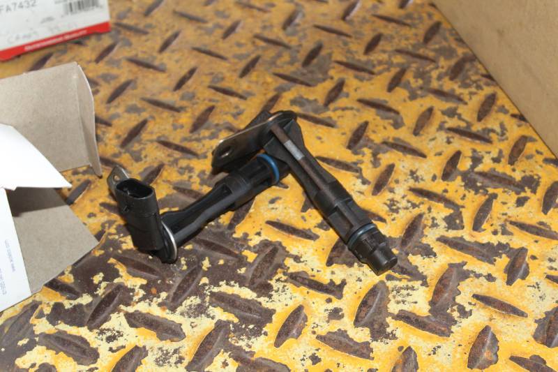 lot 209 image: AC Delco 2000 Chevrolet Tahoe Camshaft Sensors