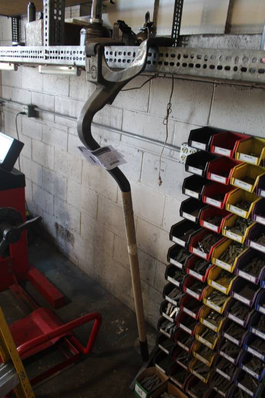 lot 172 image: Tubeless Truck Tire Change Machine