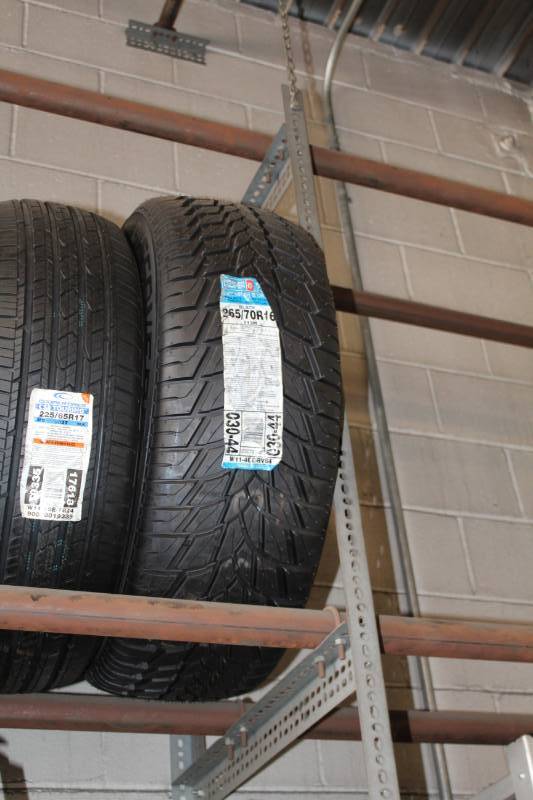 lot 195 image: Cooper Discoverer STLT 26570R16 112H Light Truck Tire