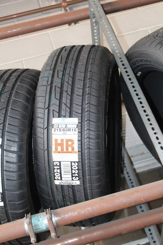 lot 181 image: Cooper CS5 Ultra Touring HR21560R16 95H Tire