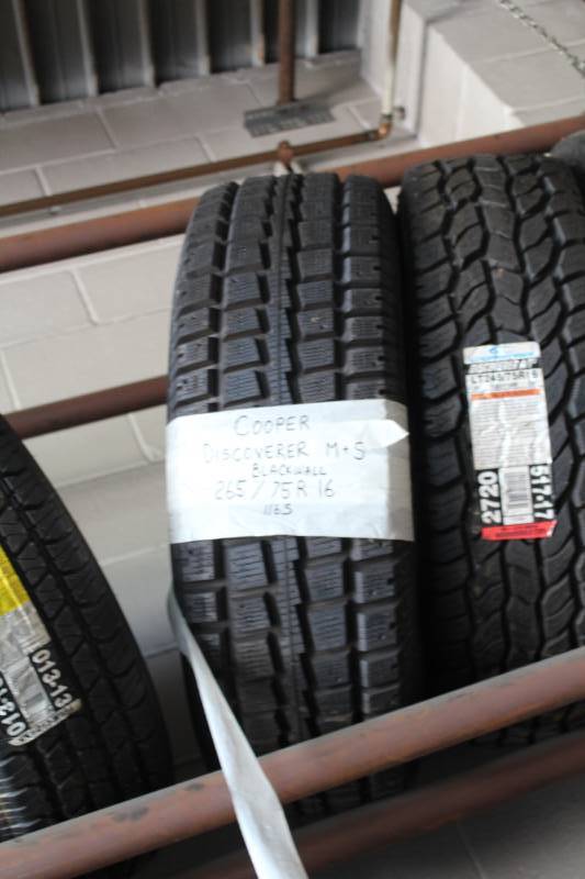 lot 185 image: Cooper Discoverer P26575R16 116S MS Blackwall Tire