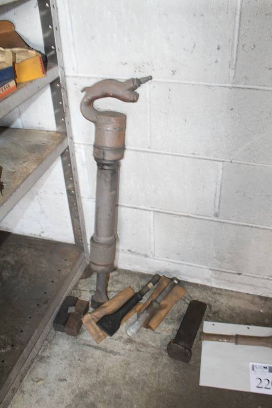 lot 220 image: Pneumatic Chisel, Chisel Bits