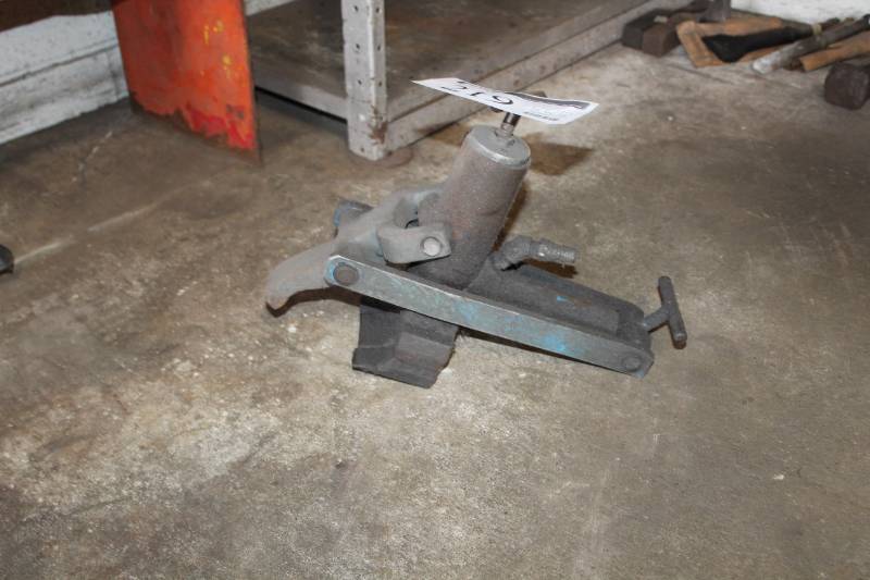 lot 219 image: Truck Tire Bead Press