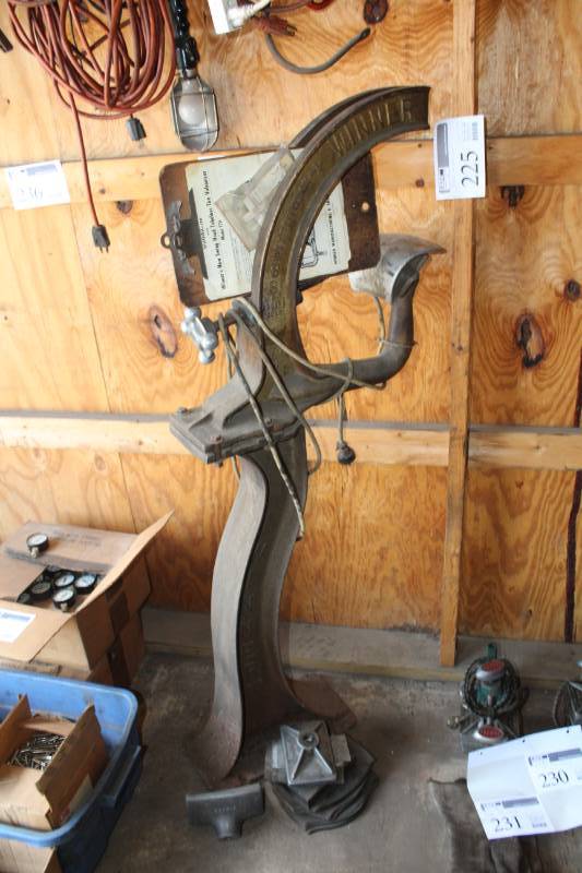 lot 225 image: Winner New Spring Head Tubeless Tire Vulcanizer Machine TTV