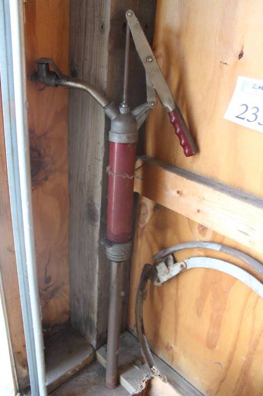 lot 233 image: 55-Gallon Drum Oil Pump