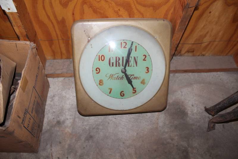 lot 264 image: Gruen Watch Time Wall Clock