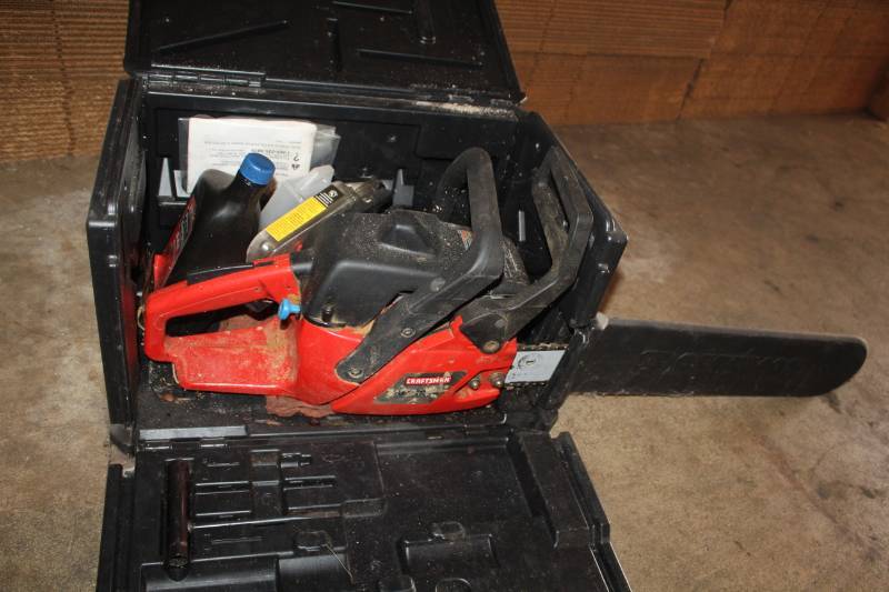 lot 252 image: Craftsman 18in. Chainsaw with Case