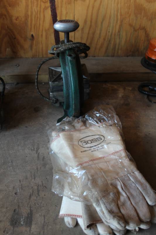 lot 231 image: Inland Tire Vulcanizer Model J, Work Gloves