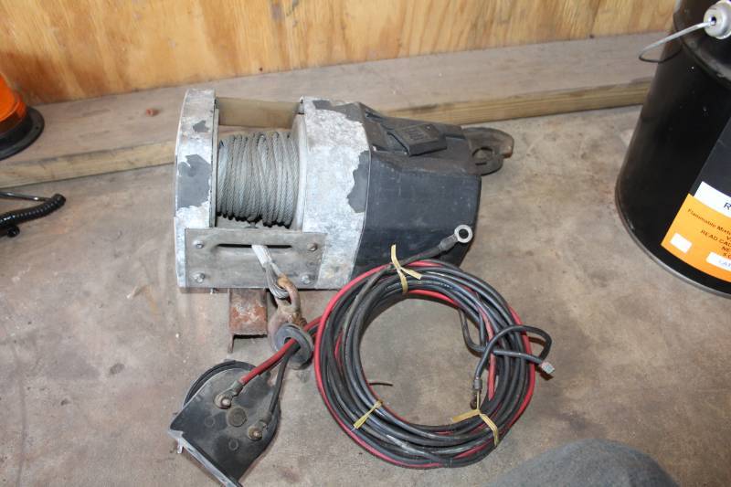 lot 239 image: Winch