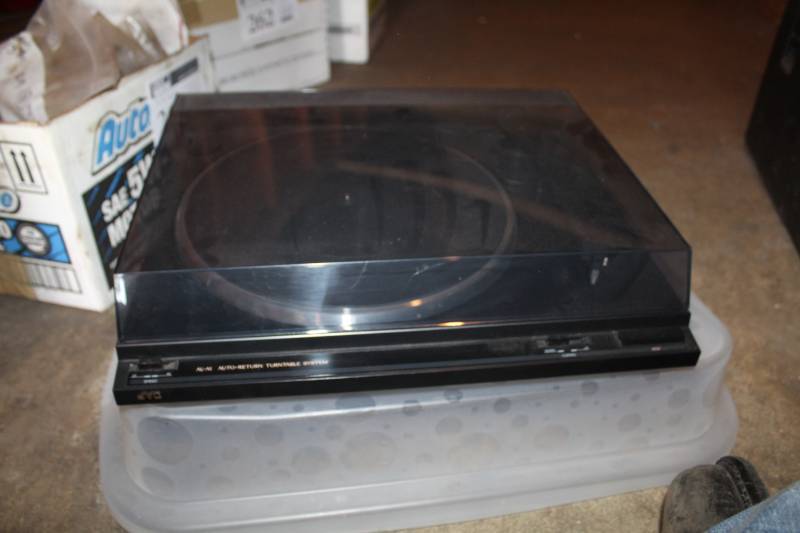 lot 248 image: Aiwa Digital Audio System CD 3 Rotary Changer System CX-NA777, JVC AL-A1 Auto-Return Turntable System, Aiwa Speaker System SX-WNA777