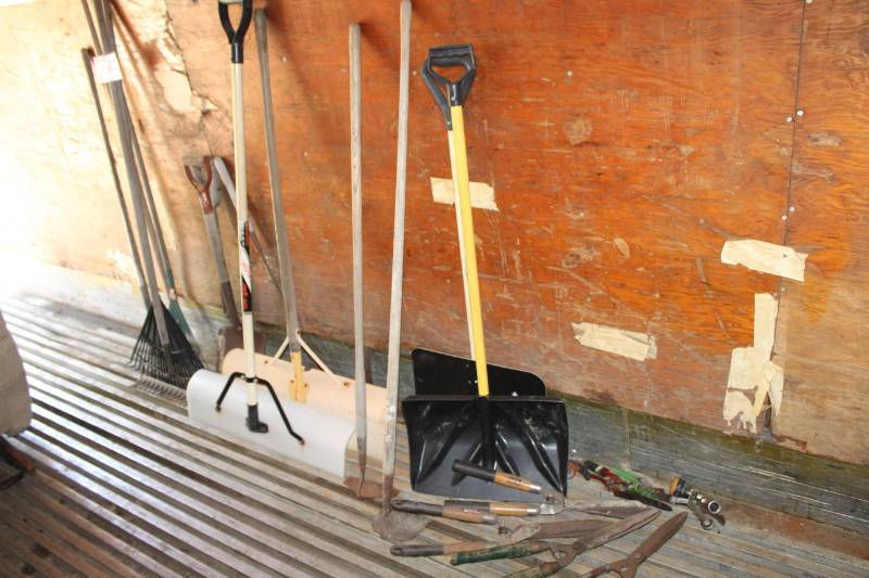 lot 1203 image: Snow Pushers, Snow Shovels, Leaf Rakes, Hedge Trimmers, Lawn Care Tools