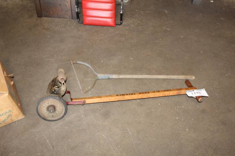 lot 1194 image: Vintage Lawn Tools - Ace Lawn Trimmer, Cutter