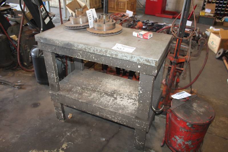 lot 292 image: Metal Top Shop Work Bench