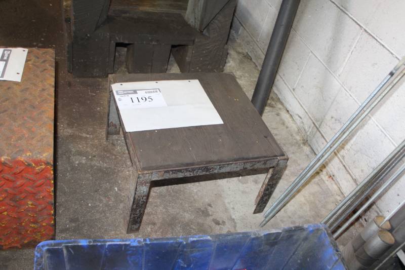 lot 1195 image: Metal Stool