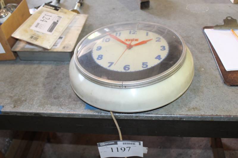 lot 1197 image: Tysco Electric Wall Clock