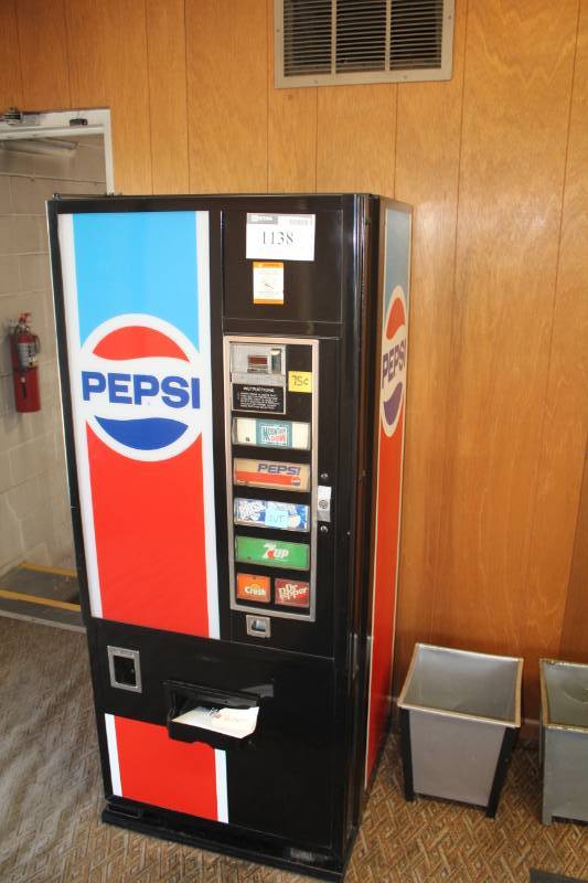 lot 1138 image: Pepsi Pop Can 12oz. Vending Machine 6-Can $0.25