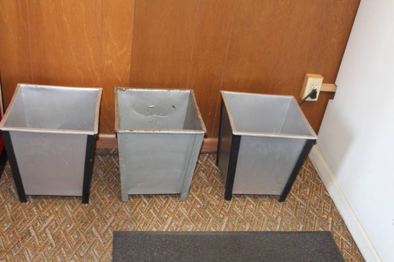 lot 1137 image: Lot of (3) Metal Office Waste Baskets