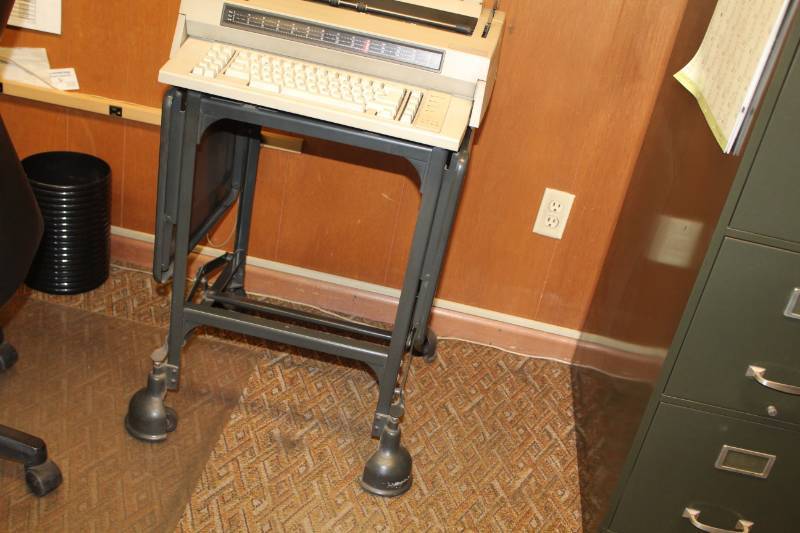 lot 1204 image: Metal Office Typing Table Cart with 14in. Fold-Down Sides