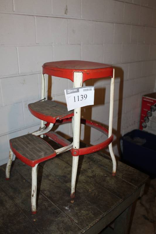 lot 1139 image: Cosco 3-Step Stool