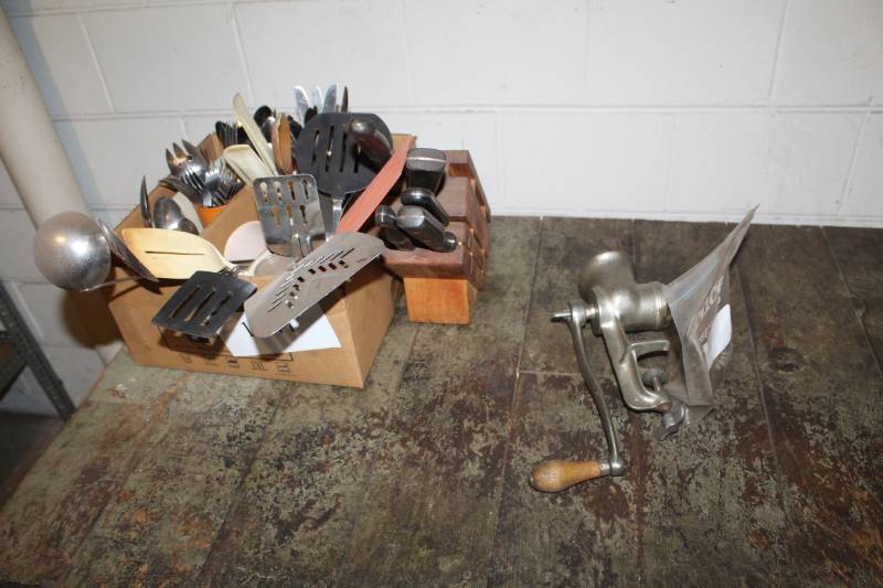 lot 1141 image: Meat Grinder, Steak Knives, Silverware, Kitchen Utensils