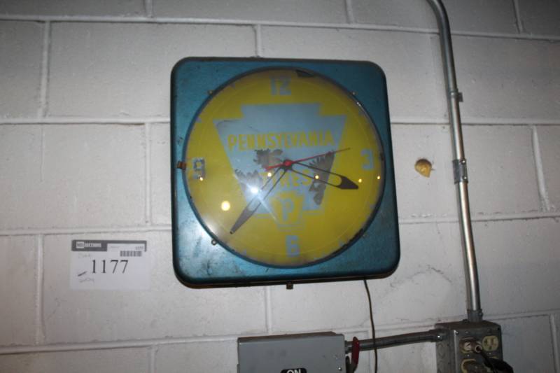 lot 1177 image: Pennsylvania Wall Clock